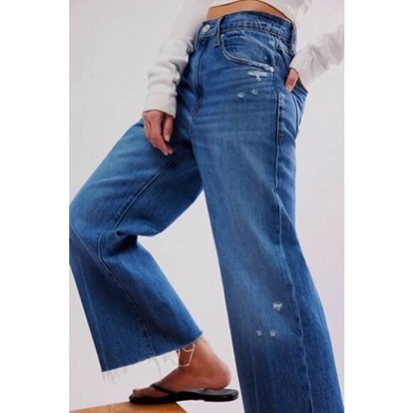 Frame The Relaxed Straight Jean in Mariner Wash Mid Rise Crop Size 28 - Picture 6 of 12